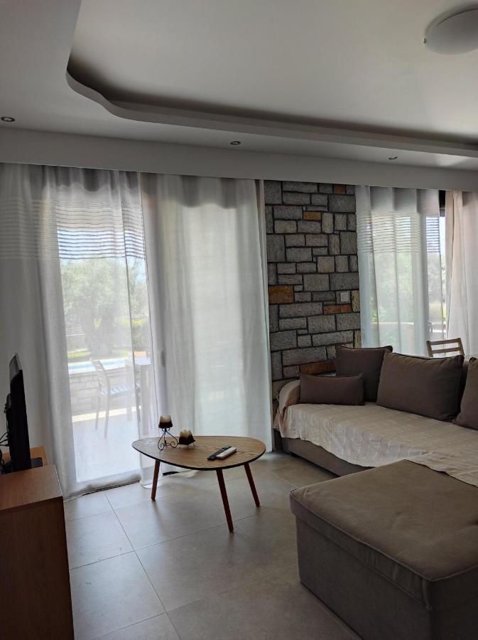 Iris Villas Complex Frinion Exterior photo